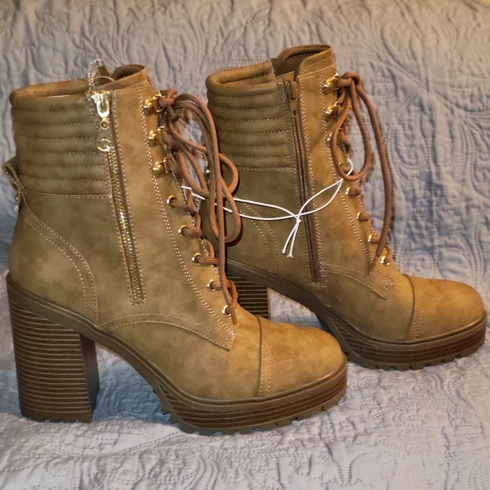 GBG Los Angeles Heeled Boot  sz 10M